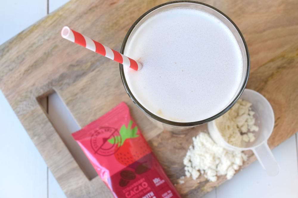 Raw Vegan Banana Berry Smoothie